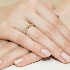Pierścionek z Diamentami 0,30ct ze złota próby 585. W-0202